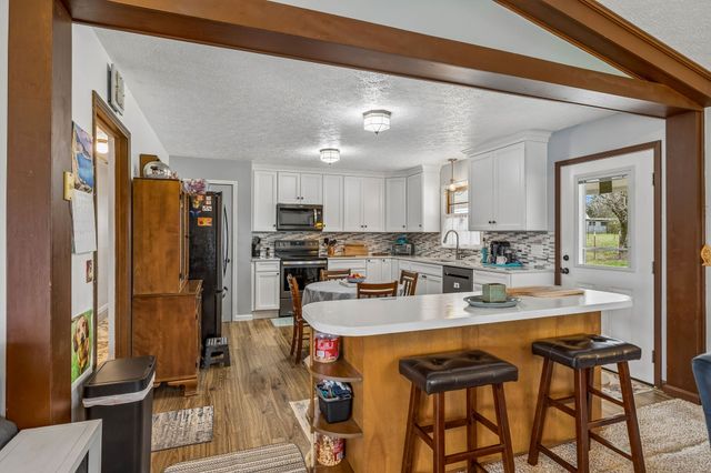 6200 Pinewood Rd, Nunnelly, TN 37137