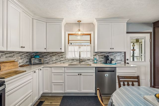 6200 Pinewood Rd, Nunnelly, TN 37137