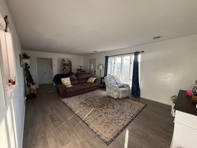 3304 N Dalinda Road, Muncie, IN 47303