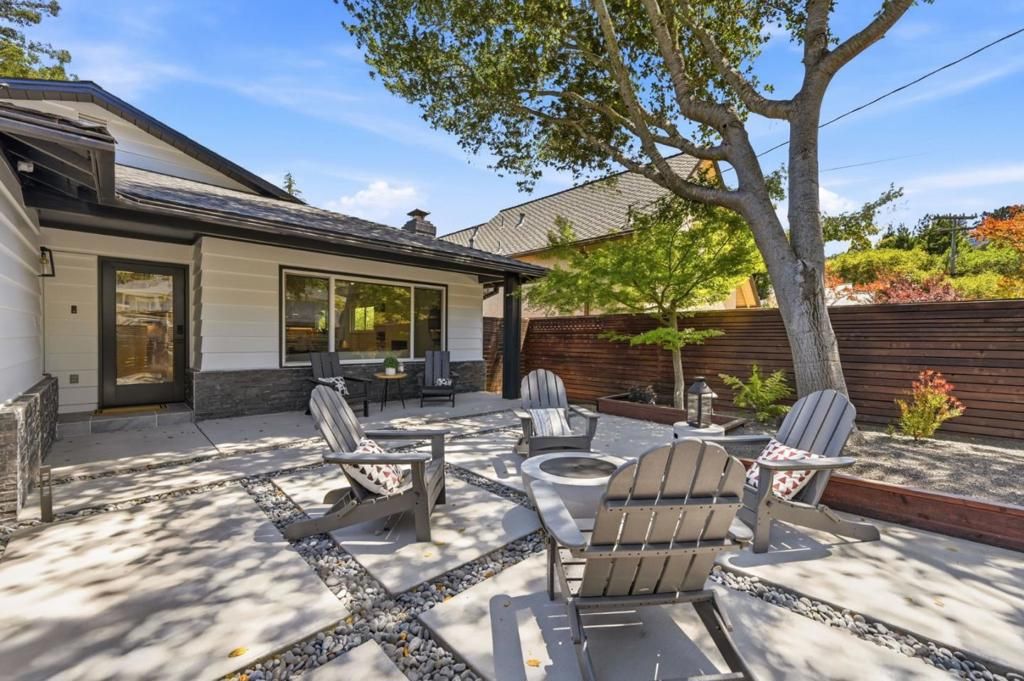 Image 4 of property listing at 2045 Mezes Avenue, Belmont, CA 94002