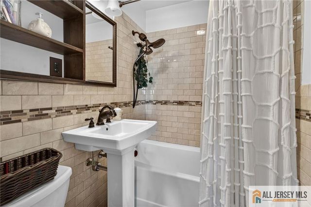 177 Midfield Road, Colonia, NJ 07067