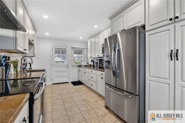 177 Midfield Road, Colonia, NJ 07067