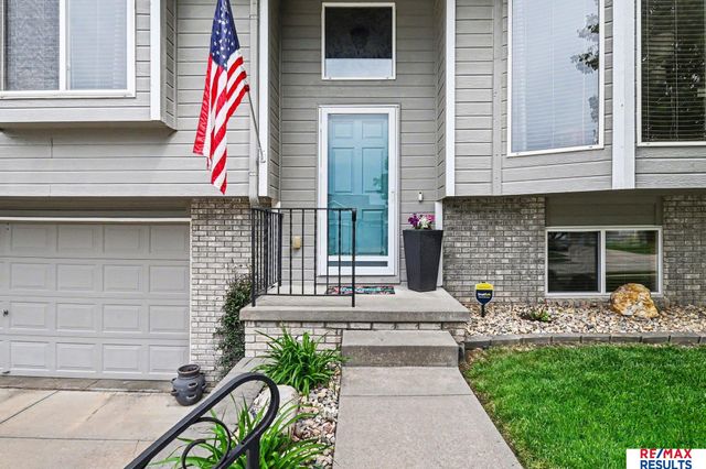 802 Cedar View Circle, Bellevue, NE 68123
