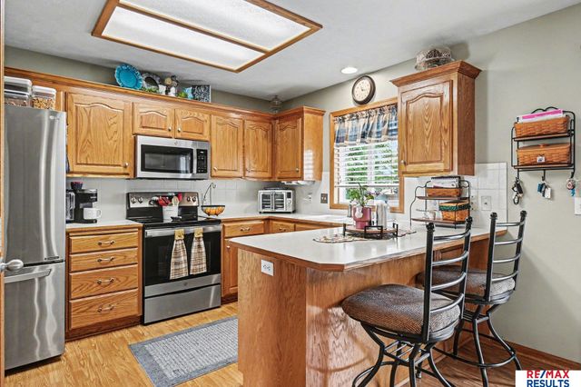 802 Cedar View Circle, Bellevue, NE 68123