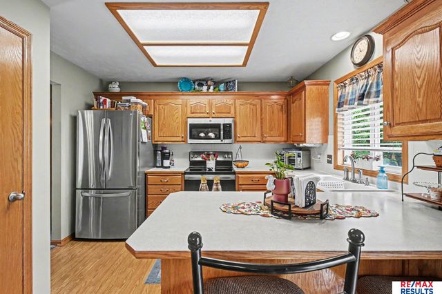 802 Cedar View Circle, Bellevue, NE 68123