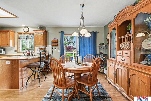 802 Cedar View Circle, Bellevue, NE 68123