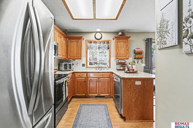 802 Cedar View Circle, Bellevue, NE 68123