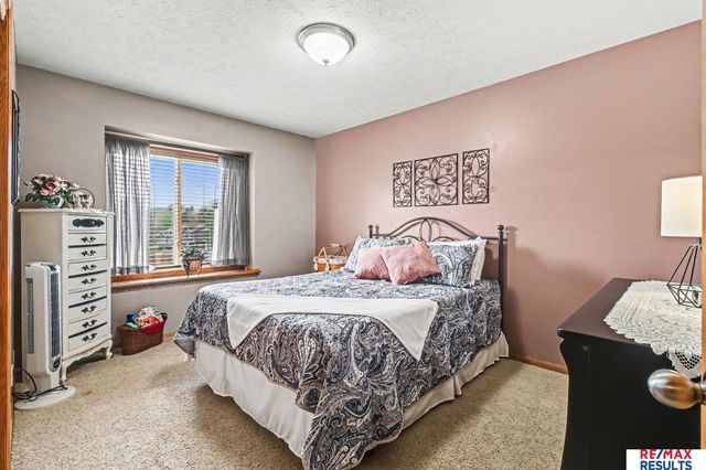 802 Cedar View Circle, Bellevue, NE 68123