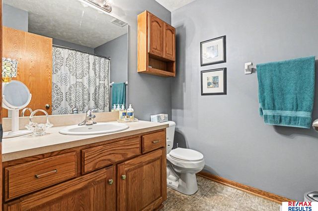 802 Cedar View Circle, Bellevue, NE 68123