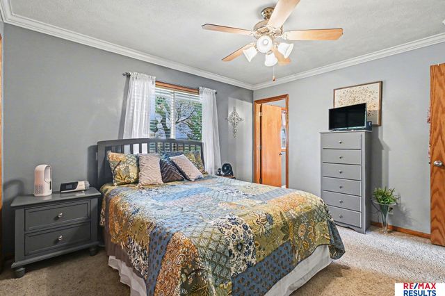 802 Cedar View Circle, Bellevue, NE 68123