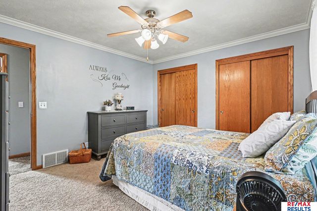 802 Cedar View Circle, Bellevue, NE 68123