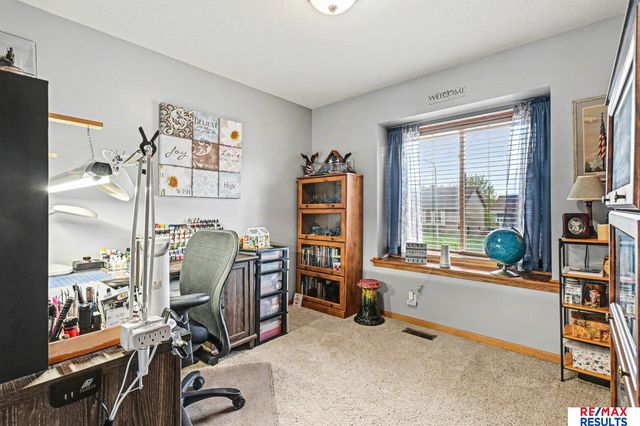 802 Cedar View Circle, Bellevue, NE 68123