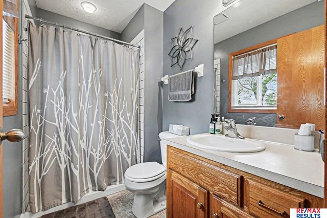 802 Cedar View Circle, Bellevue, NE 68123