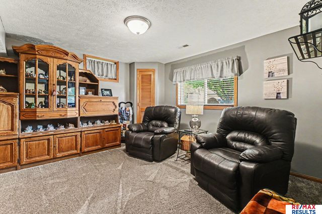802 Cedar View Circle, Bellevue, NE 68123