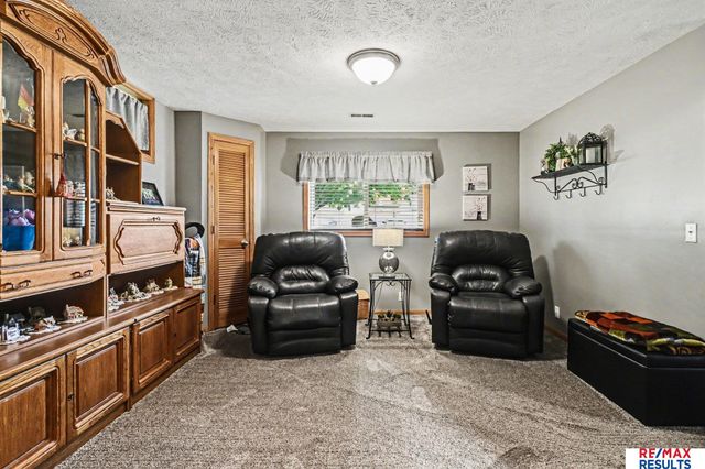 802 Cedar View Circle, Bellevue, NE 68123