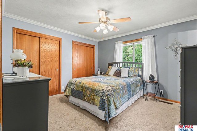 802 Cedar View Circle, Bellevue, NE 68123