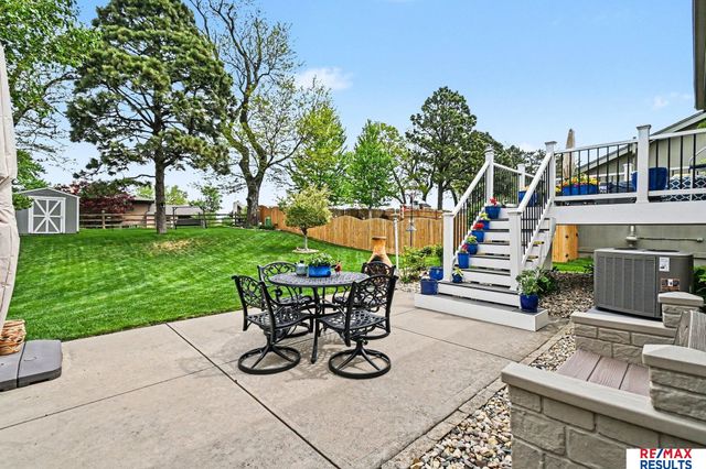 802 Cedar View Circle, Bellevue, NE 68123