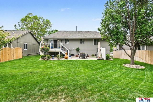 802 Cedar View Circle, Bellevue, NE 68123