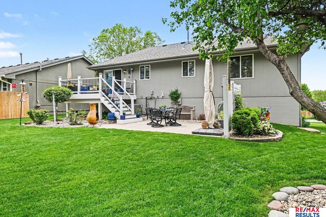802 Cedar View Circle, Bellevue, NE 68123
