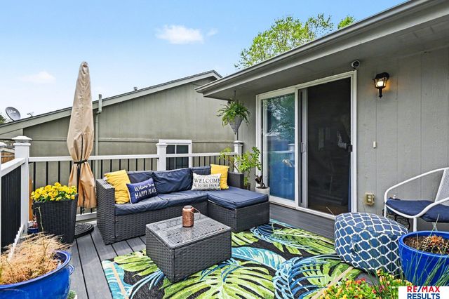 802 Cedar View Circle, Bellevue, NE 68123