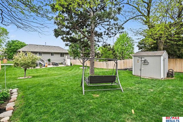 802 Cedar View Circle, Bellevue, NE 68123