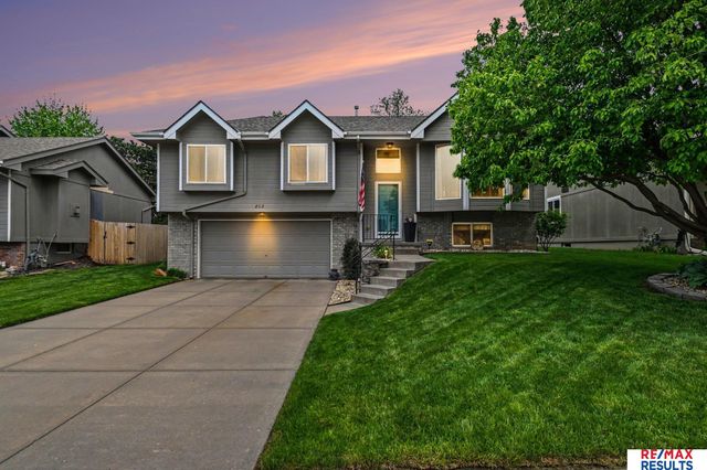 802 Cedar View Circle, Bellevue, NE 68123