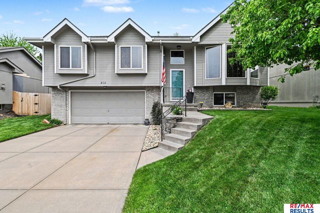 802 Cedar View Circle, Bellevue, NE 68123