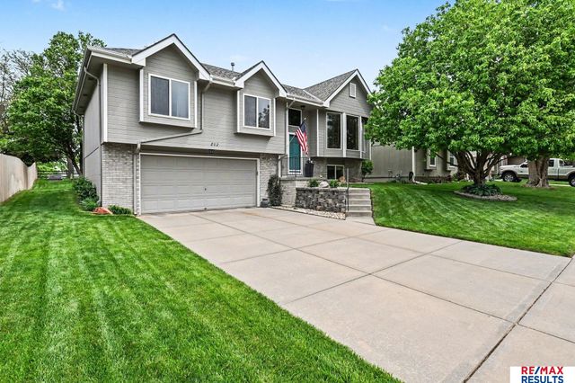 802 Cedar View Circle, Bellevue, NE 68123