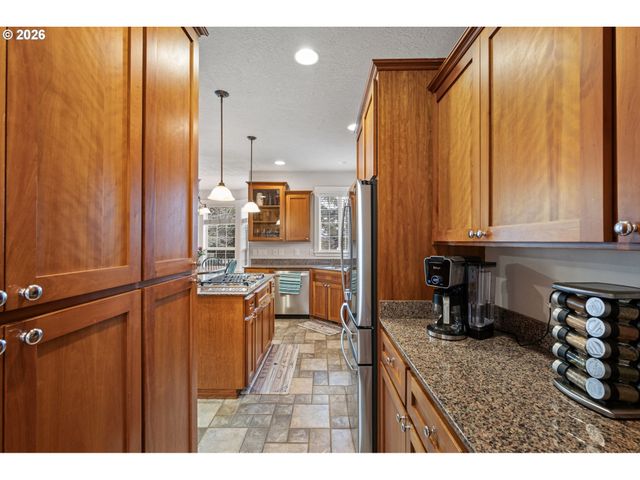 1401 RANIER Loop Nw, Salem, OR 97304