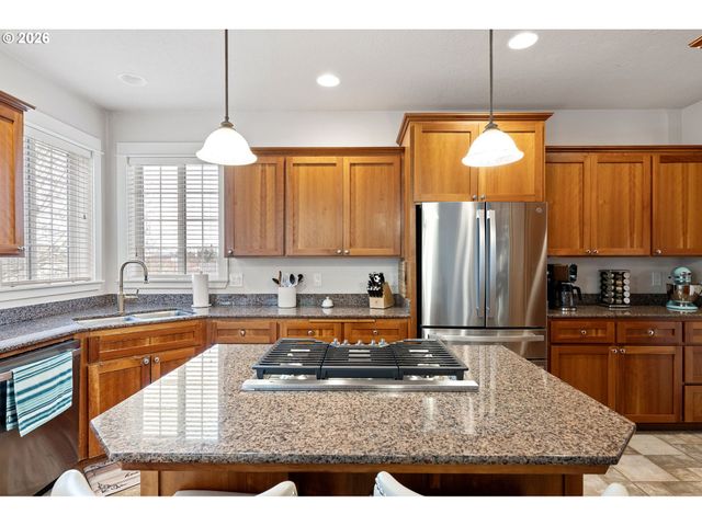 1401 RANIER Loop Nw, Salem, OR 97304