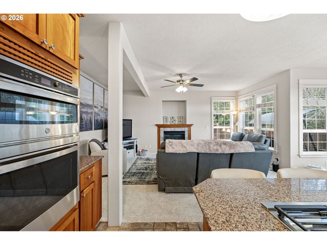 1401 RANIER Loop Nw, Salem, OR 97304