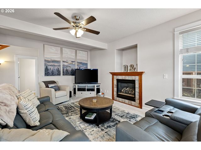 1401 RANIER Loop Nw, Salem, OR 97304