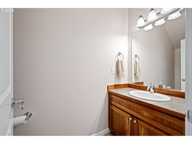 1401 RANIER Loop Nw, Salem, OR 97304