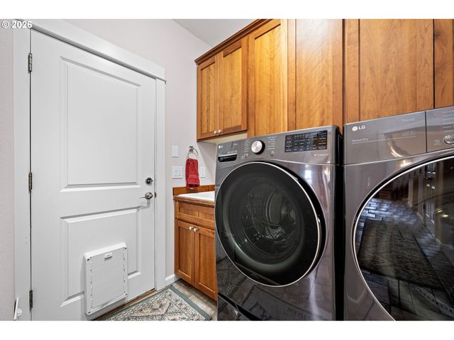 1401 RANIER Loop Nw, Salem, OR 97304