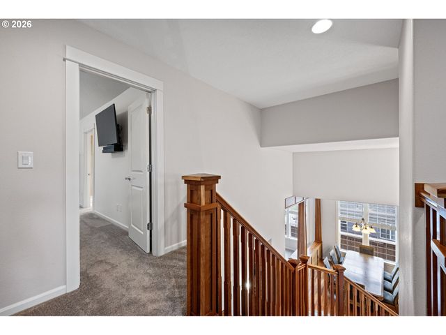 1401 RANIER Loop Nw, Salem, OR 97304