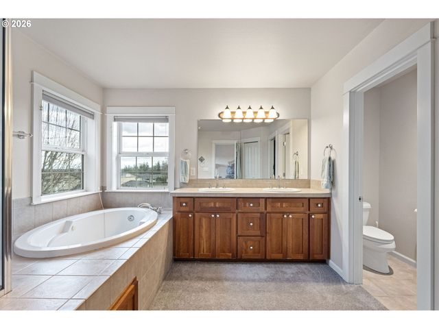 1401 RANIER Loop Nw, Salem, OR 97304