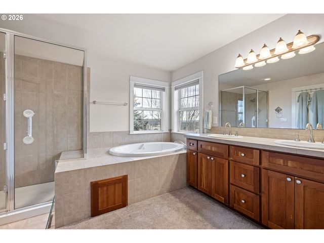 1401 RANIER Loop Nw, Salem, OR 97304