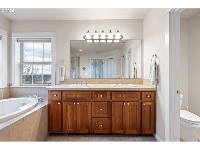 1401 RANIER Loop Nw, Salem, OR 97304