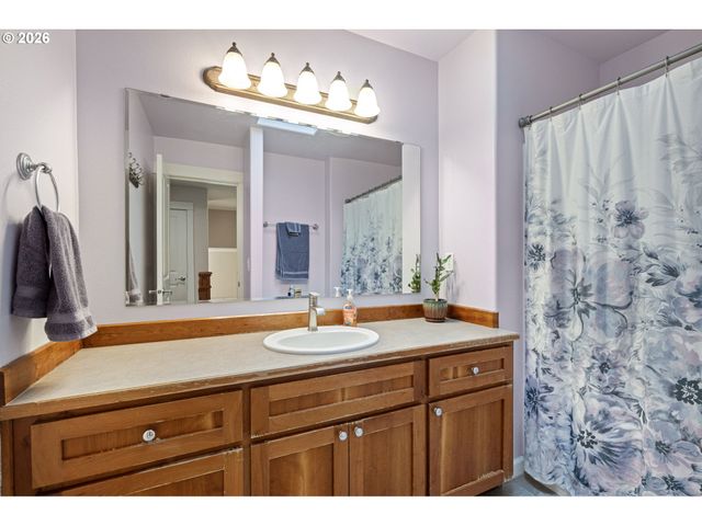 1401 RANIER Loop Nw, Salem, OR 97304