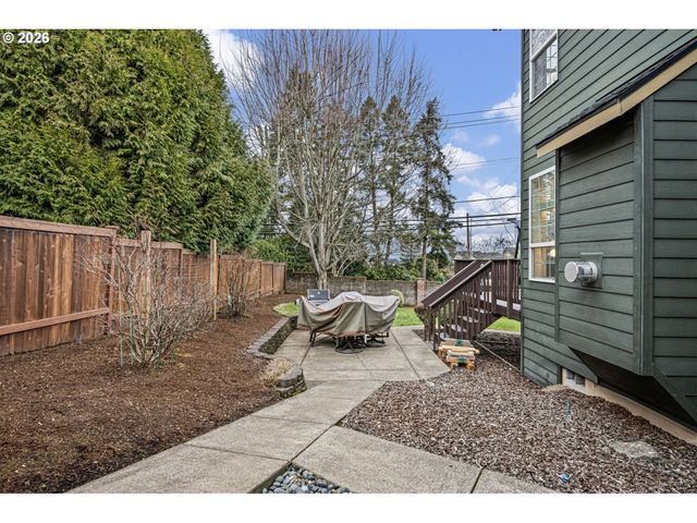 1401 RANIER Loop Nw, Salem, OR 97304