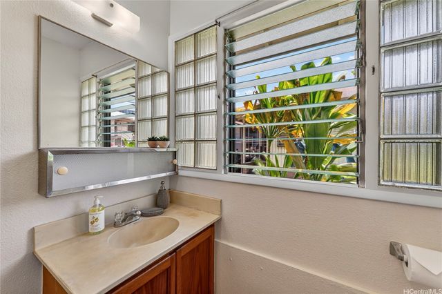 1128 Alohi Way, Honolulu, HI 96814