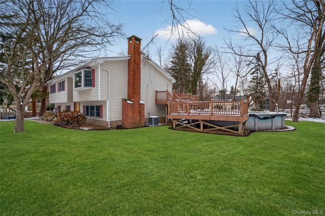 12 Spruce Court, Nanuet, NY 10954
