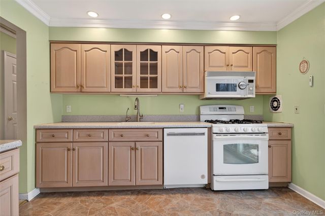 12 Spruce Court, Nanuet, NY 10954