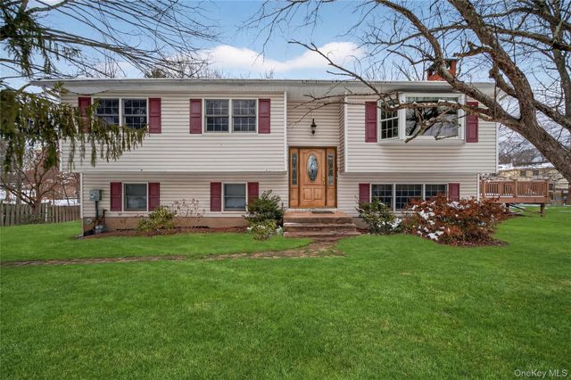 12 Spruce Court, Nanuet, NY 10954
