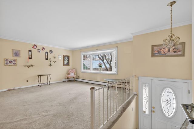 12 Spruce Court, Nanuet, NY 10954