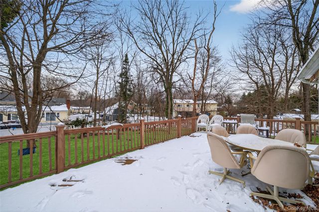 12 Spruce Court, Nanuet, NY 10954