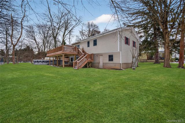 12 Spruce Court, Nanuet, NY 10954