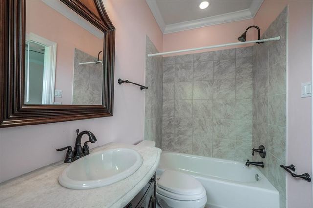 4218 Drake St B, Houston, TX 77005