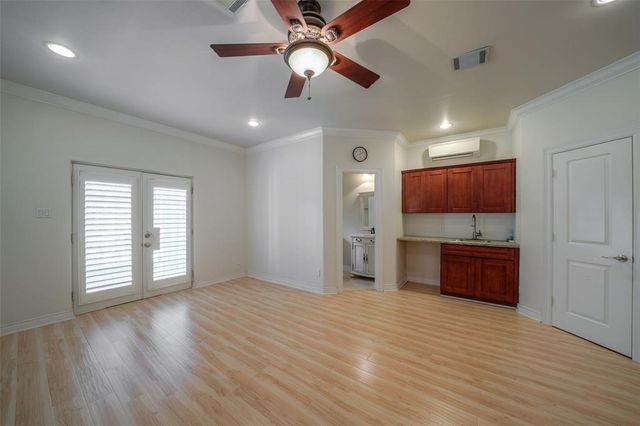 4218 Drake St B, Houston, TX 77005