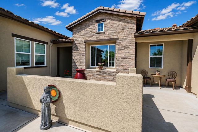 3741 N Mountain Hawk Court, Sanger, CA 93657
